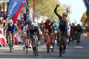 Sprint final en Reus del ciclista sudafricano del Orica Daryl Impey, ganador de la etapa seguido de Alejandro Valverde, que llegó segundo y mantiene el liderato.