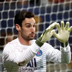 PSG goalkeeper Sergio Rico in serious condition after accident with horse