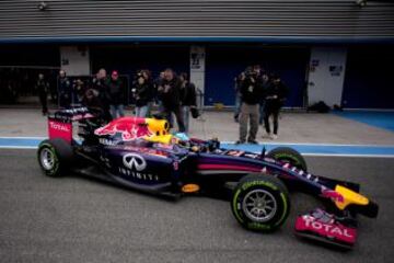 Sebastian Vettel piloto de Red Bull con el nuevo RB10 en Jerez.