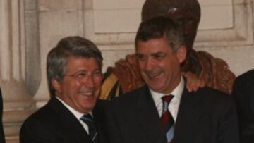Enrique Cerezo, presidente del Atlético, y Ángel María Villar, presidente de la Federación Española.