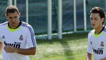 Benzema y Ozil, titulares en el Madrid