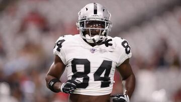 El wide receiver se mantuvo alejado de los entrenamientos de Oakland por la prohibición del casco que empleaba y ahora se molestó por el castigo recibido.