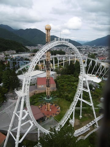 montaña rusa dododonpa fujiq japon