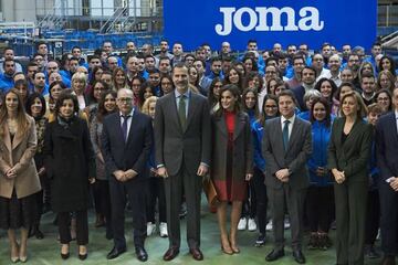 TOLEDO, SPAIN - JANUARY 19: King Felipe of Spain and Queen Letizia of Spain (C) visit the 'Joma Sport' factory on January 19, 2018 in Portillo de Toledo, Spain. (Photo by Carlos Alvarez/Getty Images)