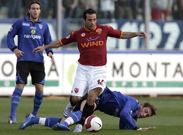 El francés llegó al Barça en 2004 como la estrella del Mónaco subcampeón de Europa y fue fundamental en los años de Rijkaard en el banquillo culé. Dejó Can Barça rumbo al Roma al ver sus minutos reducidos por la aparición de un joven canterano llamado Leo Messi.