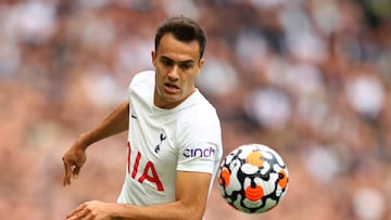 Sergio Reguilón durante su etapa en el Tottenham.