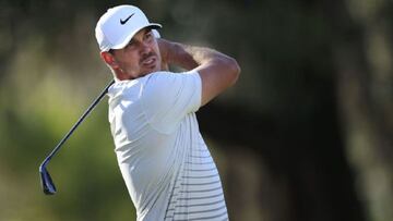 Koepka echa más gasolina a su rivalidad con DeChambeau