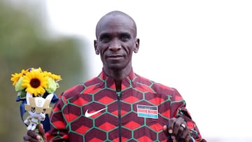 Eliud Kipchoge, en el podio olímpico de Tokio 2020.