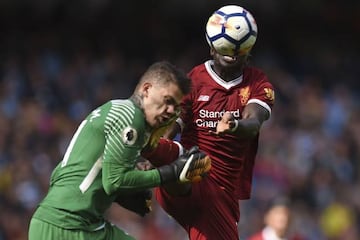 Mané goes in recklessly on Ederson