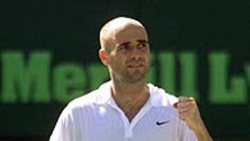<b>FINALISTA. </b>El estadounidense Andre Agassi celebra uno de los sets conseguidos durante la semifinal frente a Marcelo Rios.