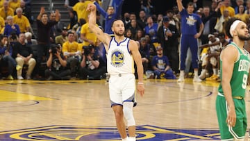 SAN FRANCISCO, CALIFORNIA - JUNE 02: Stephen Curry #30 of the Golden State Warriors reacts after a made three point basket against the Boston Celtics during the first quarter in Game One of the 2022 NBA Finals at Chase Center on June 02, 2022 in San Francisco, California. NOTE TO USER: User expressly acknowledges and agrees that, by downloading and/or using this photograph, User is consenting to the terms and conditions of the Getty Images License Agreement.   Ezra Shaw/Getty Images/AFP
== FOR NEWSPAPERS, INTERNET, TELCOS & TELEVISION USE ONLY ==