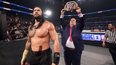 Roman Reigns y Paul Heyman, en SmackDown.