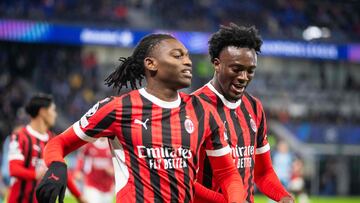 Los jugadores que tendrá que sentar Santiago Giménez para ser titular en el Milan