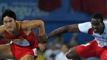 <b>INCIDENTE. </b>Robles entorpece a Liu Xiang en la penúltima valla.