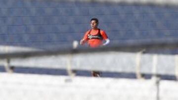 Enzo Pérez ayer ejercitándose en solitario.
