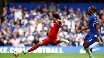 Luis Díaz anota un gol de Liverpool en el partido contra Chelsea.