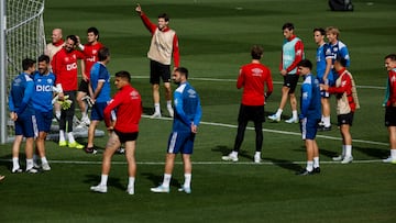 Entrenamiento del Rayo Vallecano en el Estadio de Vallecas.