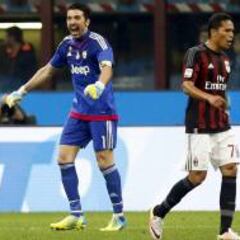 Prensa italiana dice que Bacca debe despertar en el AC Milan