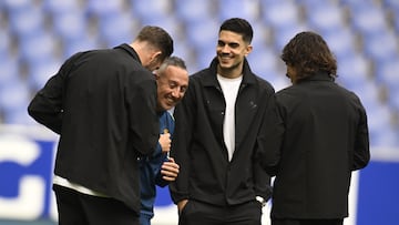 Bartra, con Cazorla.