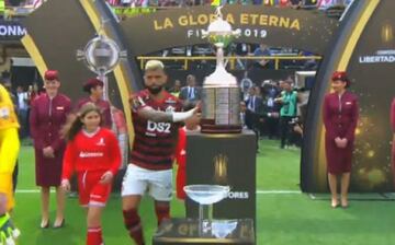 'Gabigol' tocó la Libertadores en 2019 antes de jugar y rompió la maldición. Su equipo levantó el título