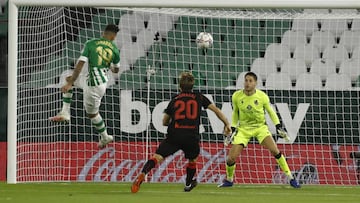 Instante del gol anulado a Sanabria ante la Real.