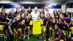 Gianni Infantino en el estadio Pascual Guerrero de Cali con Selección Colombia Femenina previo a la Copa América