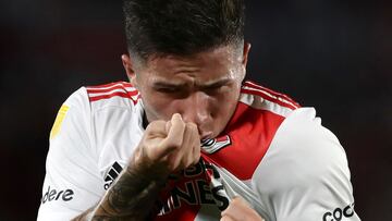 River Plate's Enzo Fernandez celebrates after scoring a goal against Argentinos Juniors during their Argentine Professional Football League match at Monumental stadium in Buenos Aires, on April 10, 2022. (Photo by ALEJANDRO PAGNI / AFP)