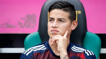 Moenchengladbach (Germany), 15/07/2017.- Bayern's James Rodriguez sits on the bench during the second semifinal soccer match between FC Bayern Muenchen and TSG 1899 Hoffenheim at the Telekom cup in Moenchengladbach, Germany, 15 July 2017. (Futbol, Amistoso, Alemania) EFE/EPA/FRIEDEMANN VOGEL