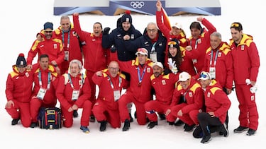 La delegación española celebra el éxito de Oriol Cardona y Ana Alonso.