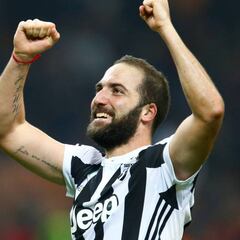 Higuaín tumba al Milán y suma 101 goles en el Calcio