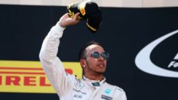 Hamilton en el podio de Montmel&oacute;.