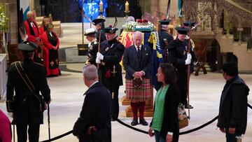 EDINBURGH, SCOTLAND - SEPTEMBER 12: King Charles III, Prince Edward, Duke of Wessex, Princess Anne, Princes Royal and Prince Andrew, Duke of York hold a vigil at St Giles' Cathedral, in honour of Queen Elizabeth II as members of the public walk past on September 12, 2022 in Edinburgh, Scotland. The Queen’s four children attend to stand vigil over her coffin where it lies in rest for 24 hours before being transferred by air to London. (Photo by Jane Barlow - WPA Pool/Getty Images)