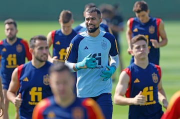 Robert Sánchez durante el entrenamiento de esta mañana.