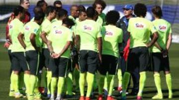 La selección brasileña, más rato en el aire que jugando