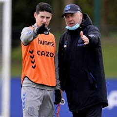 Carlo Ancelotti evita comparar los casos de James y Eto'o