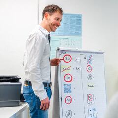 ¿Cuánto cobra un profesor de autoescuela en 2023, qué formación se necesita y cuáles son los requisitos?