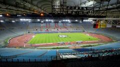 El Olímpico de Roma no presentaba aficionados en sus gradas, salvo unos pocos elegidos. Una sanción de la UEFA cerró el campo para varios encuentros...