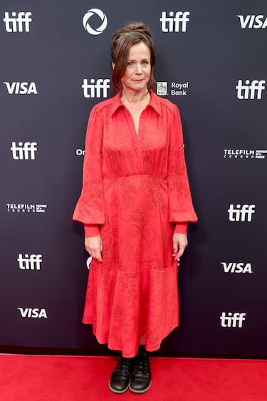 Emily Watson posa en la alfombra roja de los 50º Festival Internacional de Cine de Toronto.