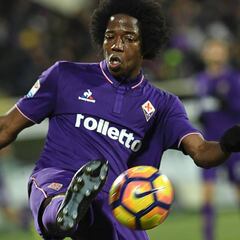 Difícil momento de Sánchez: sin minutos y le llega competencia