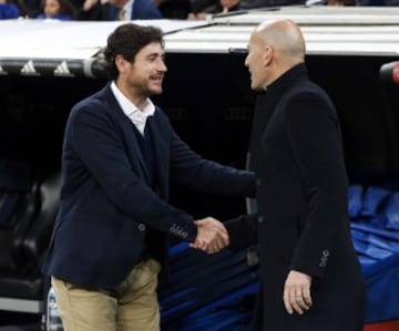 Víctor Sánchez del Amo y Zinedine Zidane.