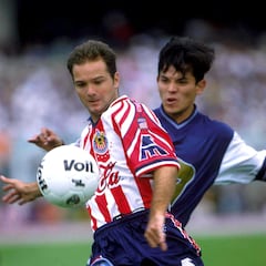 El golazo de Luis García con Chivas que mantiene abierta una herida en Pumas