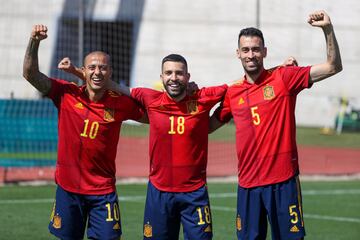 Thiago, Jordi Alba y Busquets
