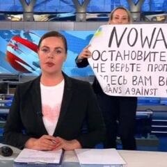 ¿Quién es y qué ha pasado con Marina Ovsyannikova, la periodista que irrumpió en la tele rusa?