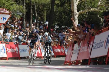 Primoz Roglic ataca en los últimos metros de la etapa a Enric Mas.