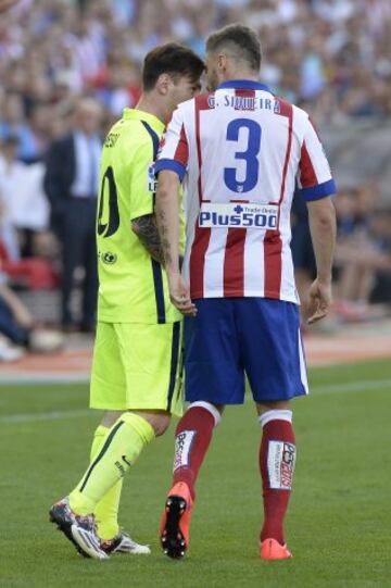 Partido de Liga entre el Atlético de Madrid y el Barcelona el 17 de mayo de 2015. Incidente entre Messi y Siqueira. 
