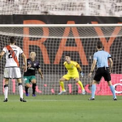 El Rayo blinda Vallecas ante un Racing que no sabe ganar