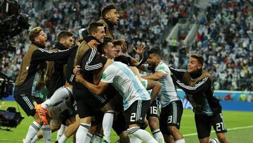 SAINT PETERSBURG, RUSSIA - JUNE 26:  Marcos Rojo of Argentina celebrates with teammates after scoring his team&#039;s second goal  during the 2018 FIFA World Cup Russia group D match between Nigeria and Argentina at Saint Petersburg Stadium on June 26, 20