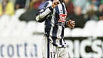 El defensa central brasileño Julio César, con la elástica de la Real Sociedad (AS)