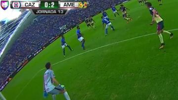 La mejor opci¨®n de gol que tuvo Felipe Mora ante Am¨¦rica