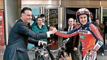 <b>CONSEJERO. </b>Bou junto a López Viejo, de la Comunidad de Madrid.